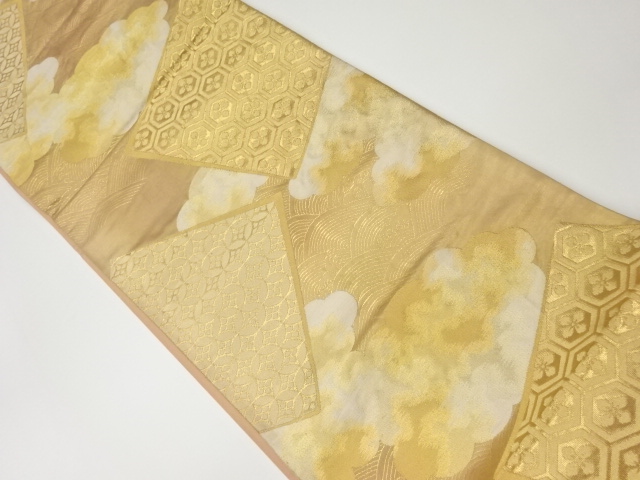 リサイクル　色紙に古典柄・雲取り模様織出し袋帯